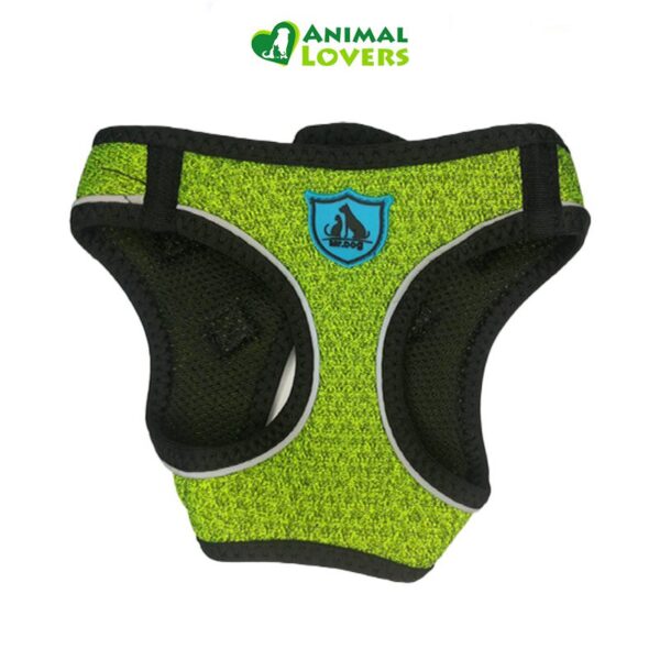 Pechera de Perro Pequeño Verde es un arnes para perros de tamaños pequeños, encuentra la talla ideal para tu mascota. De fácil ajuste de tamaño para un ajuste personalizado: este arnés de pecho ajustable para perro está equipado con un triple deslizamiento que permite ajustes de tamaño fáciles para adaptarse a diferentes tamaños de circunferencia. Seguro para mascotas y el arnés de perro de ajuste perfecto para tu amigo. Pasa, engancha y listo. Entra en tu próximo paseo con este Arnés Perro Pequeñode chaleco simple y fácil de llevar. De un bonito color verde.