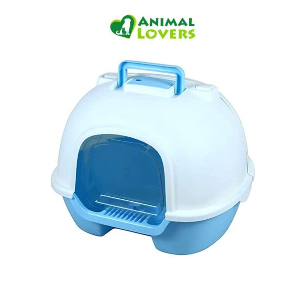 Caja Arena Gatos Cerrada Celeste es una baño sanitario amplio para tu mascota. Este cómodo baño sanitario ofrece la privacidad que tu michi necesita. Además mantendrá el olor encerrado, resultando muy agradable para tu ambiente.