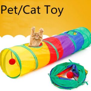 Túnel Gatos Arcoiris es el accesorio perfecto para transformar el espacio de juego de tu felino en un paraíso de diversión y aventura. Este túnel no solo ofrece un lugar emocionante para que tu gato se esconda y juegue, sino que también añade un toque vibrante y alegre a tu hogar con sus colores de arcoiris. Diseñado con materiales duraderos y una estructura versátil, el Túnel Gatos Arcoiris es ideal para mantener a tu gato activo, estimulado y entretenido durante horas.